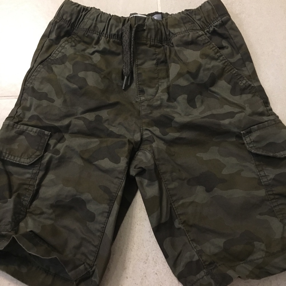 Old navy boys cargo shorts size 8